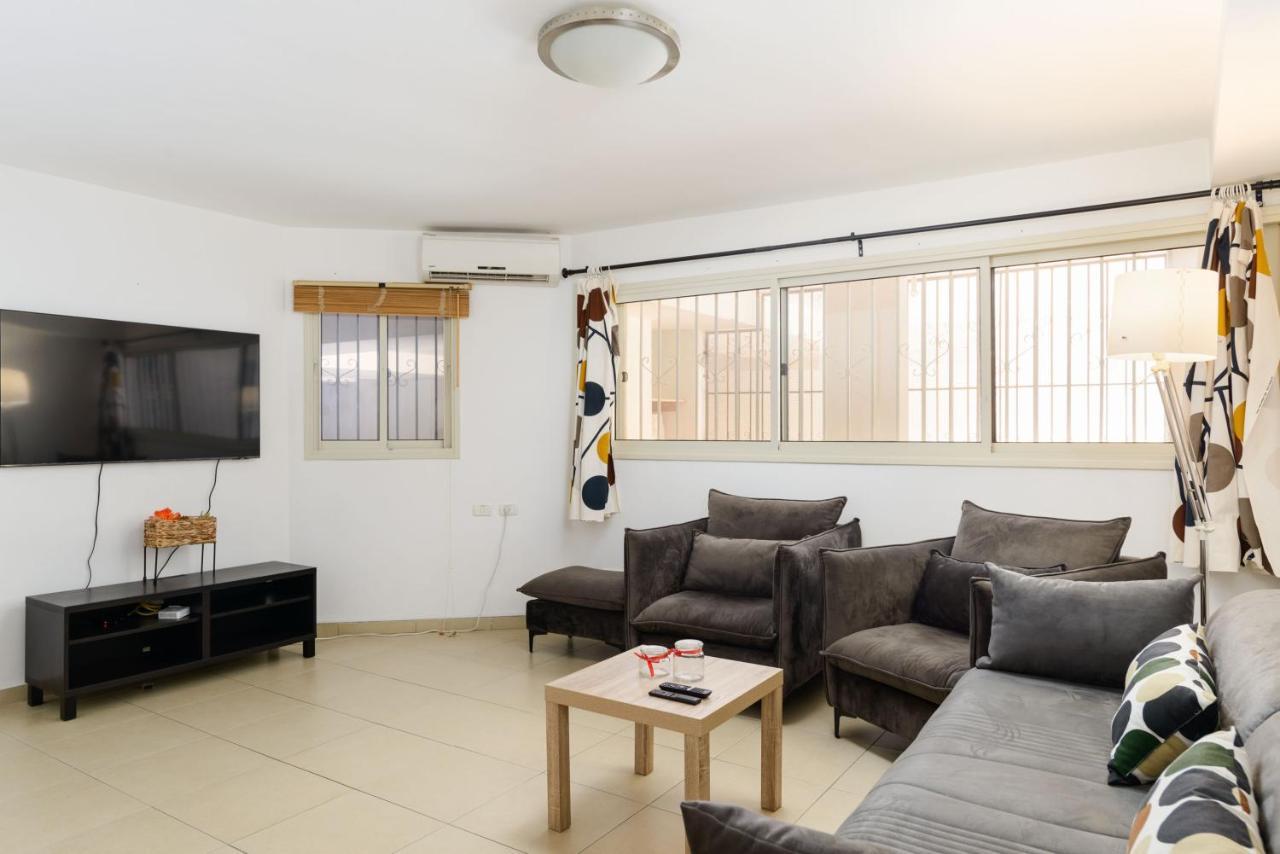 Lovely One Bedroom Few Steps From The Beach Netanya Exterior photo